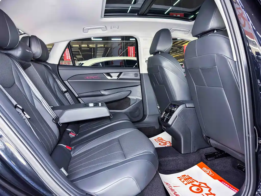 Volkswagen Passat 2025 — фото 13