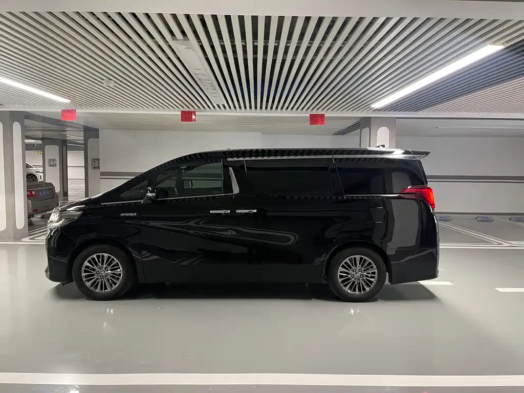 Toyota Alphard 2020 — фото 26