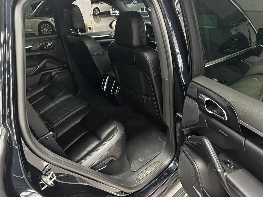 Porsche Cayenne 2017 — фото 15