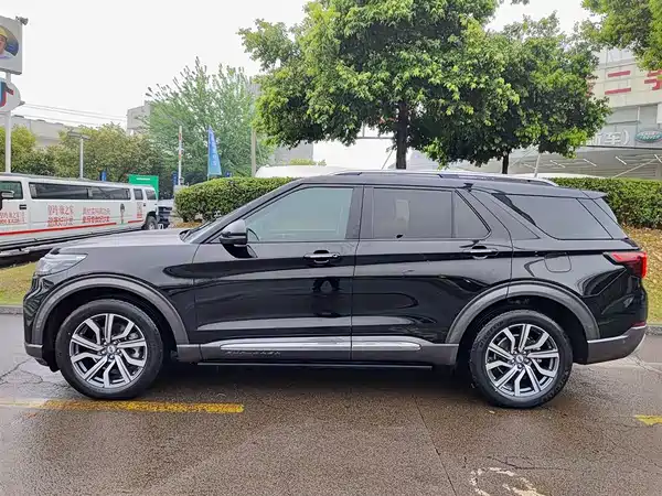 Ford Explorer 2023