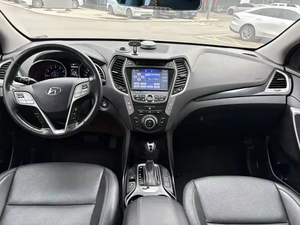Hyundai Santa Fe 2015 — фото 8