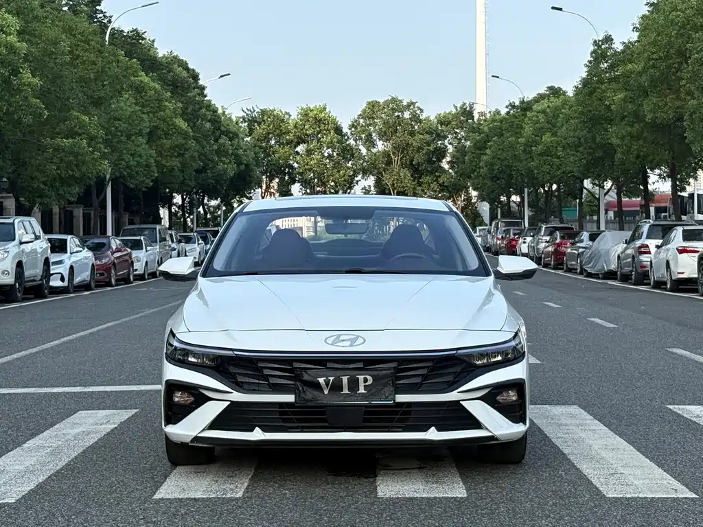 Hyundai Elantra 2024