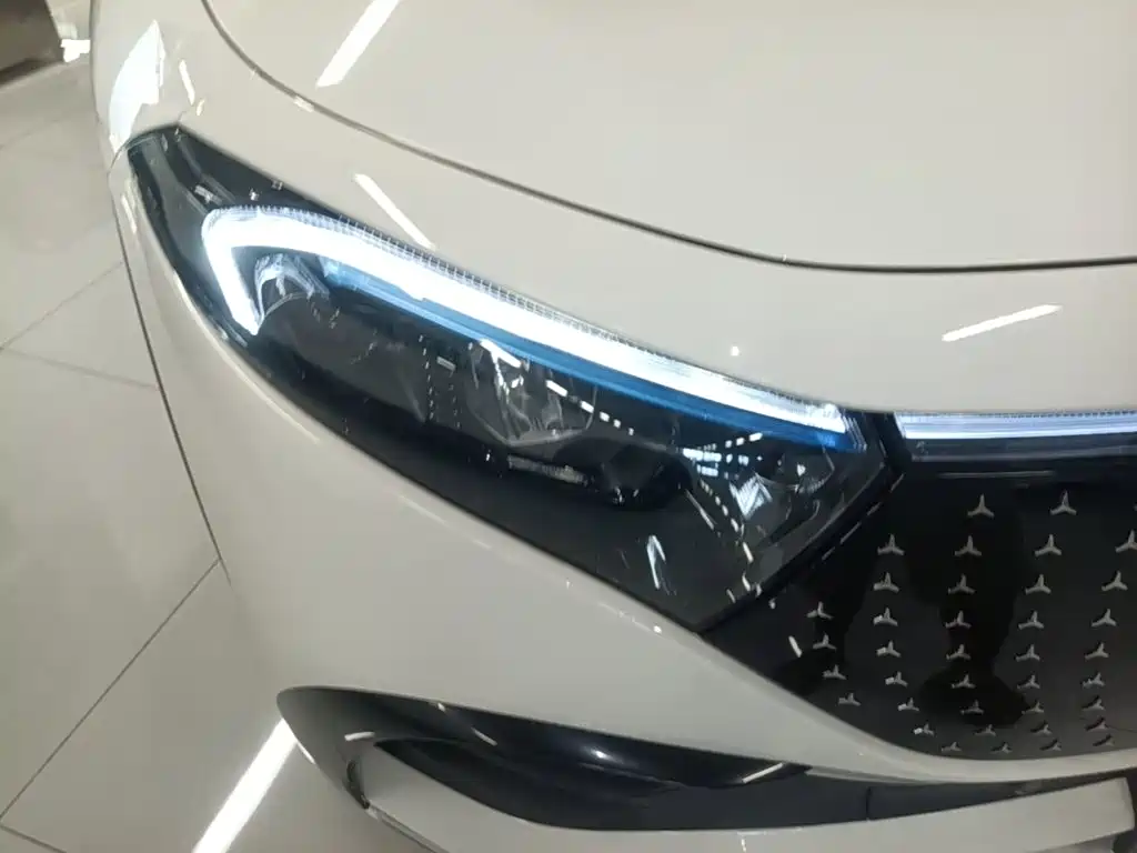 Mercedes-Benz EQB 2025 — фото 13