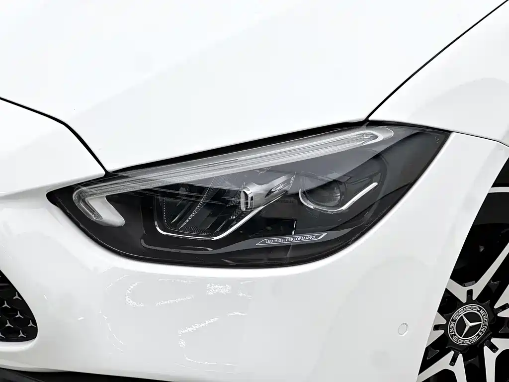 Mercedes-Benz C-Class 2023 — фото 3