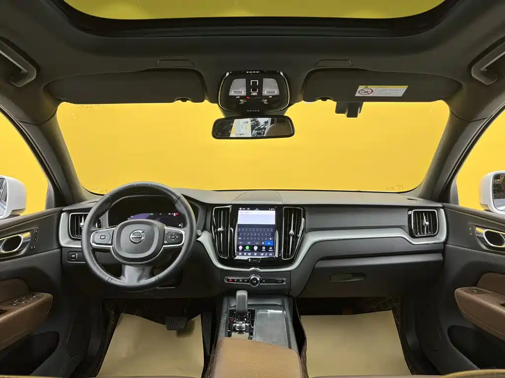 Volvo XC60 2022 — фото 39