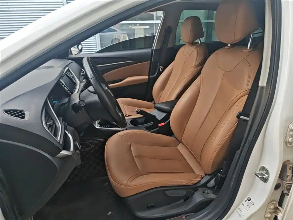Buick Excelle 2018 — фото 15