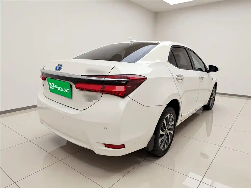 Toyota Corolla 2018 — фото 6