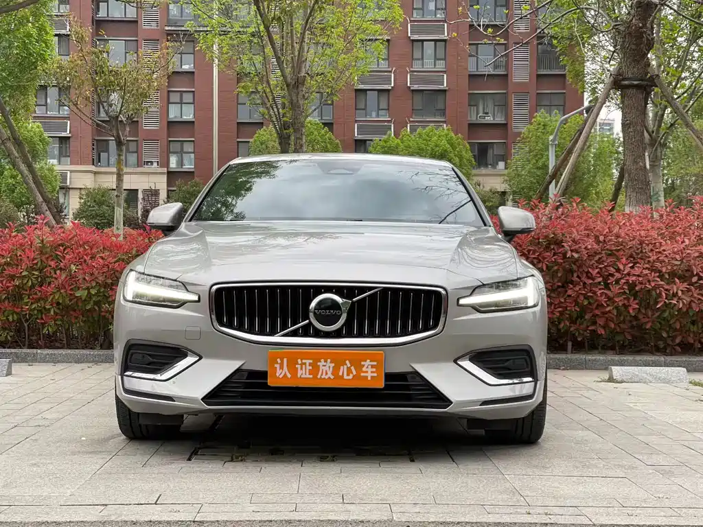 Volvo S60 2023 — фото 2