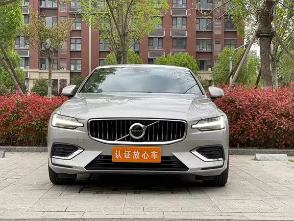 Volvo S60 2023