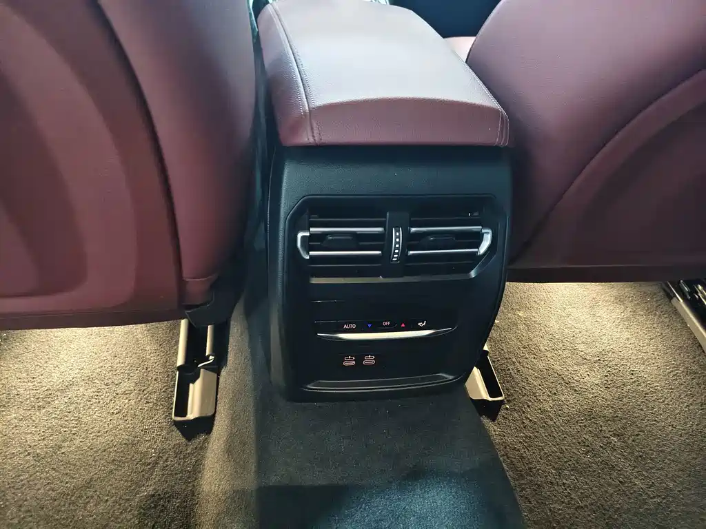 BMW i3 2024 — фото 11