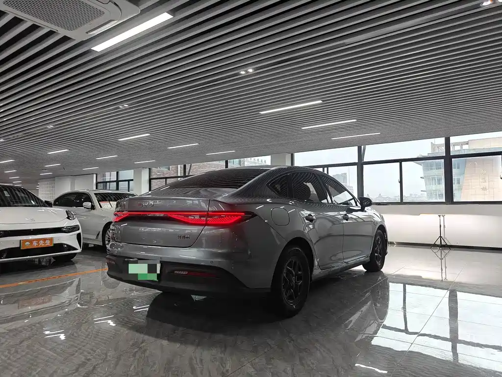 BYD Seal 05 DM-i 2025 — фото 6