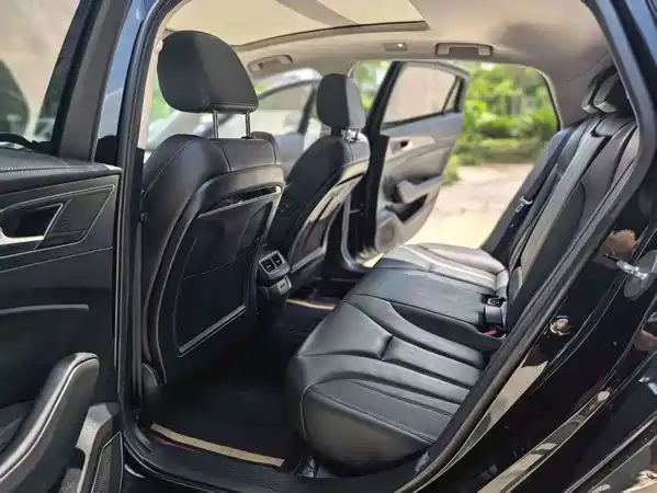 Hongqi H5 2022
