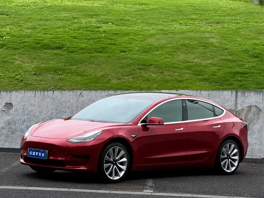 Tesla Model 3 2020 — фото 1