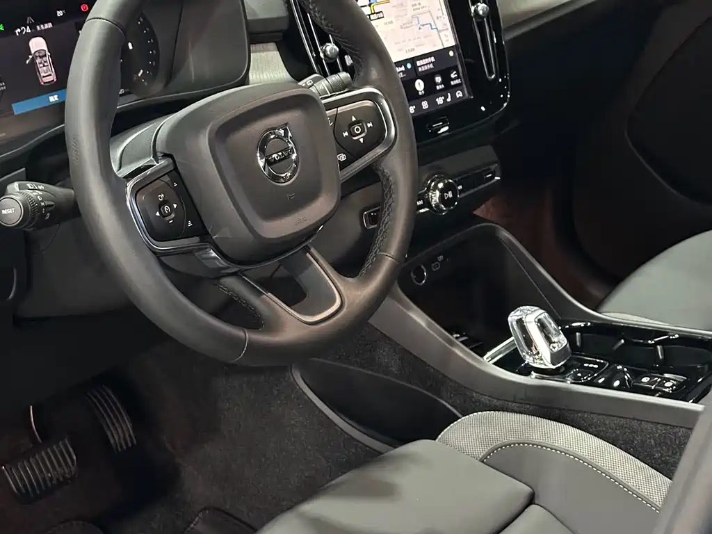 Volvo XC40 2022 — фото 10