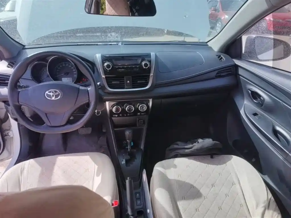 Toyota Yaris L 2019 — фото 13