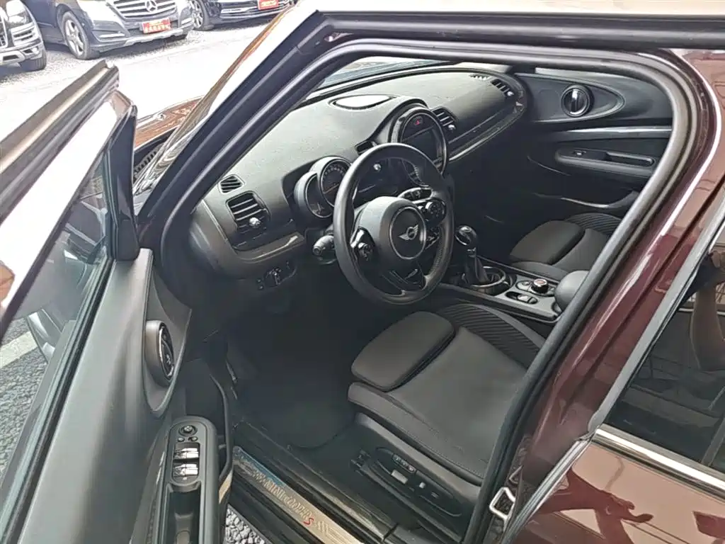 MINI Clubman 2017 — фото 16