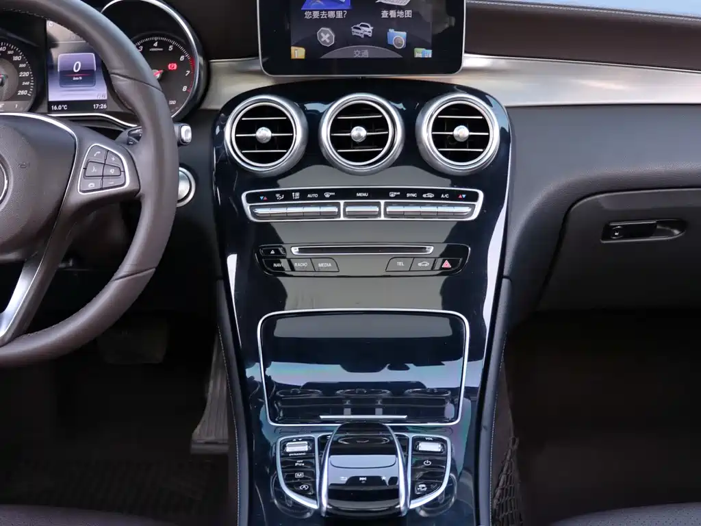 Mercedes-Benz GLC 2017 — фото 15