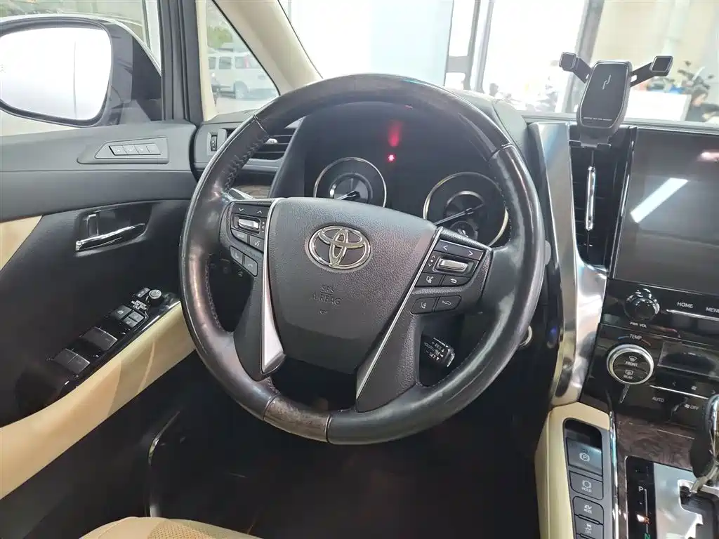 Toyota Alphard 2023 — фото 3