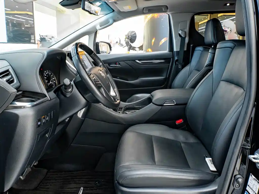 Toyota Alphard 2021 — фото 26