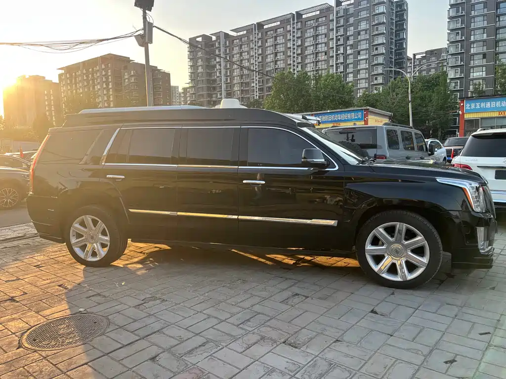 Cadillac Escalade 2018 — фото 2