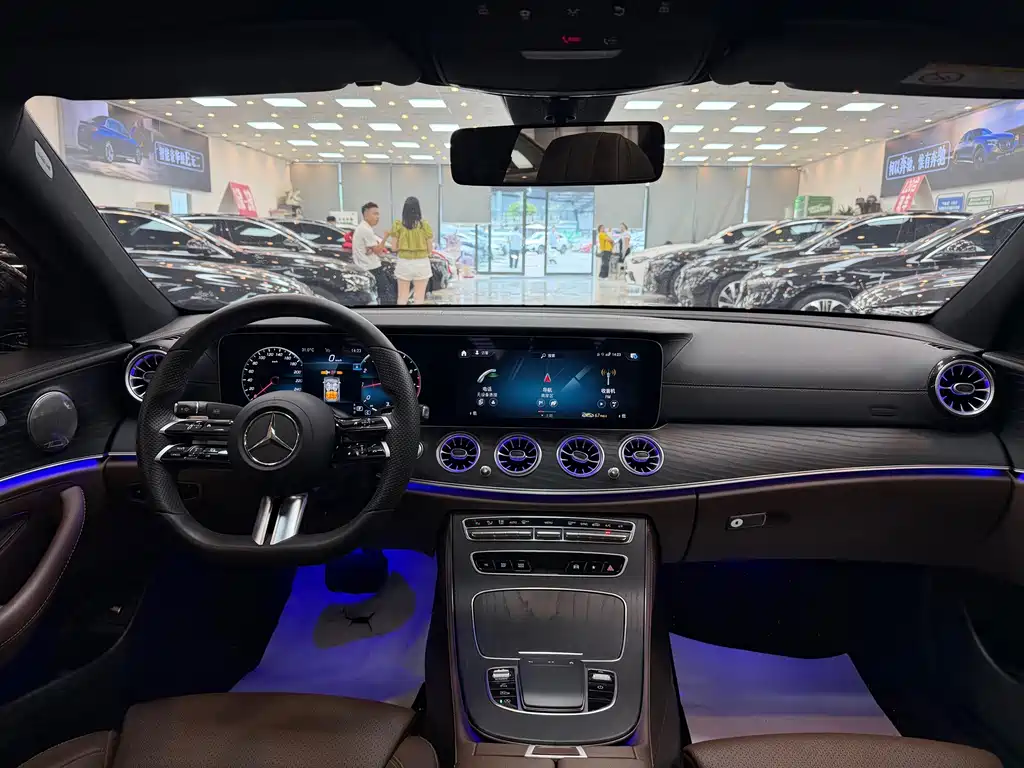Mercedes-Benz E-Class 2022 — фото 13