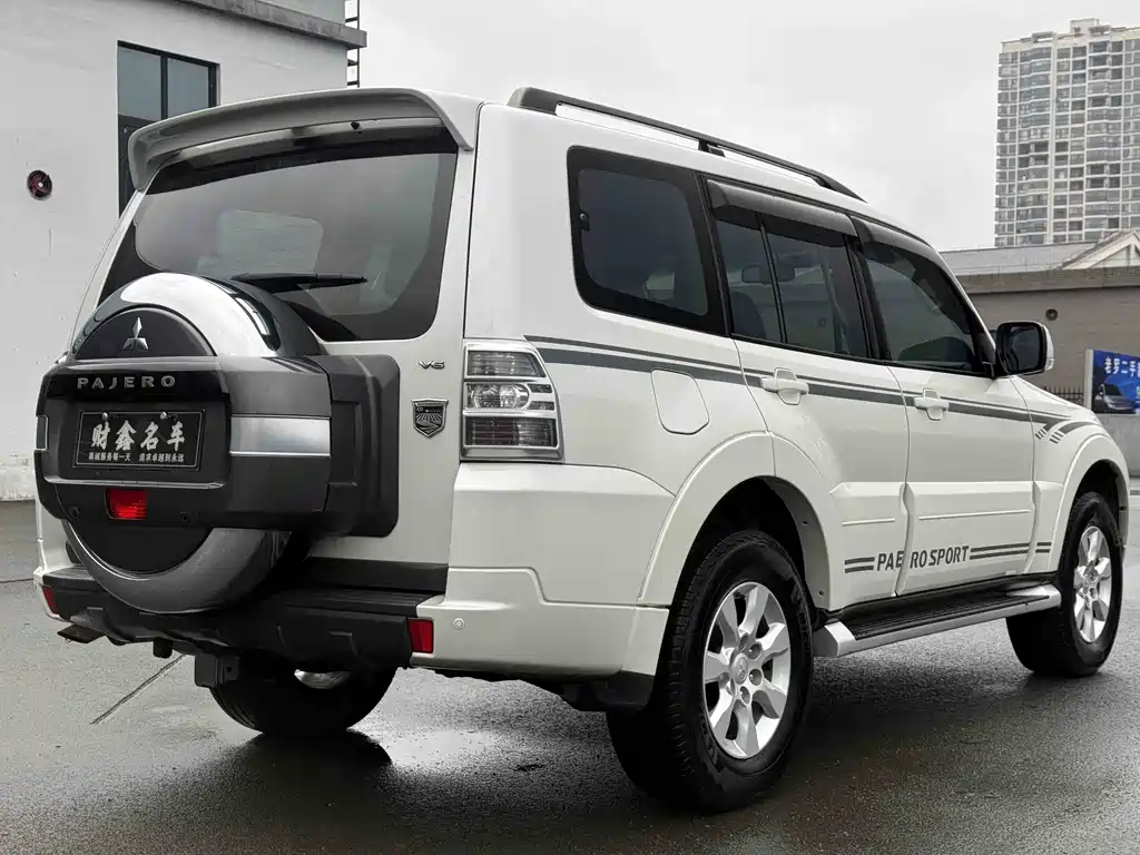 Mitsubishi Pajero 2019 — фото 14