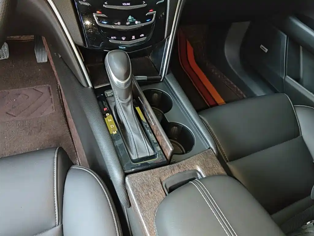Cadillac XTS 2018 — фото 14