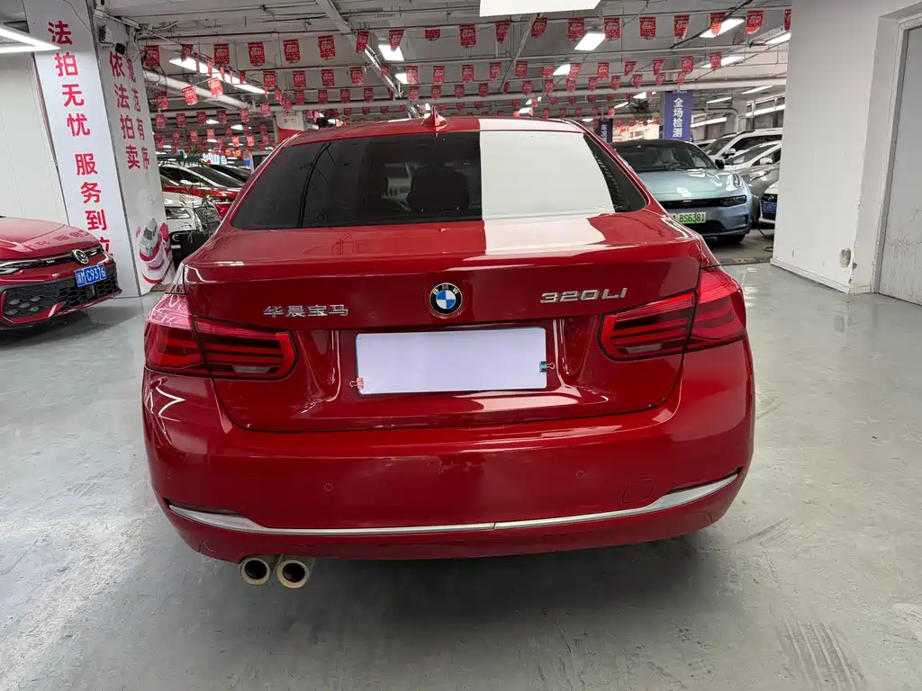 BMW 3 Series 2018 — фото 11