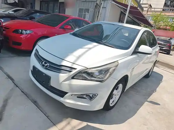 Hyundai Accent 2015