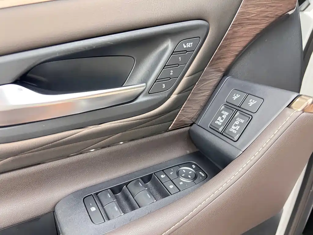 Toyota Vellfire 2023 — фото 18