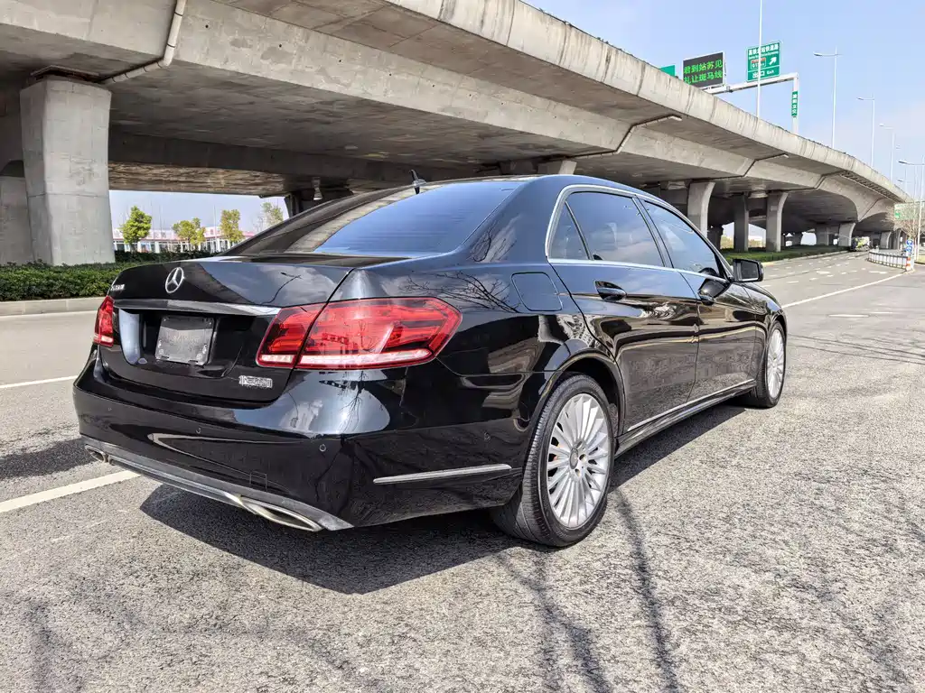 Mercedes-Benz E-Class 2015 — фото 19