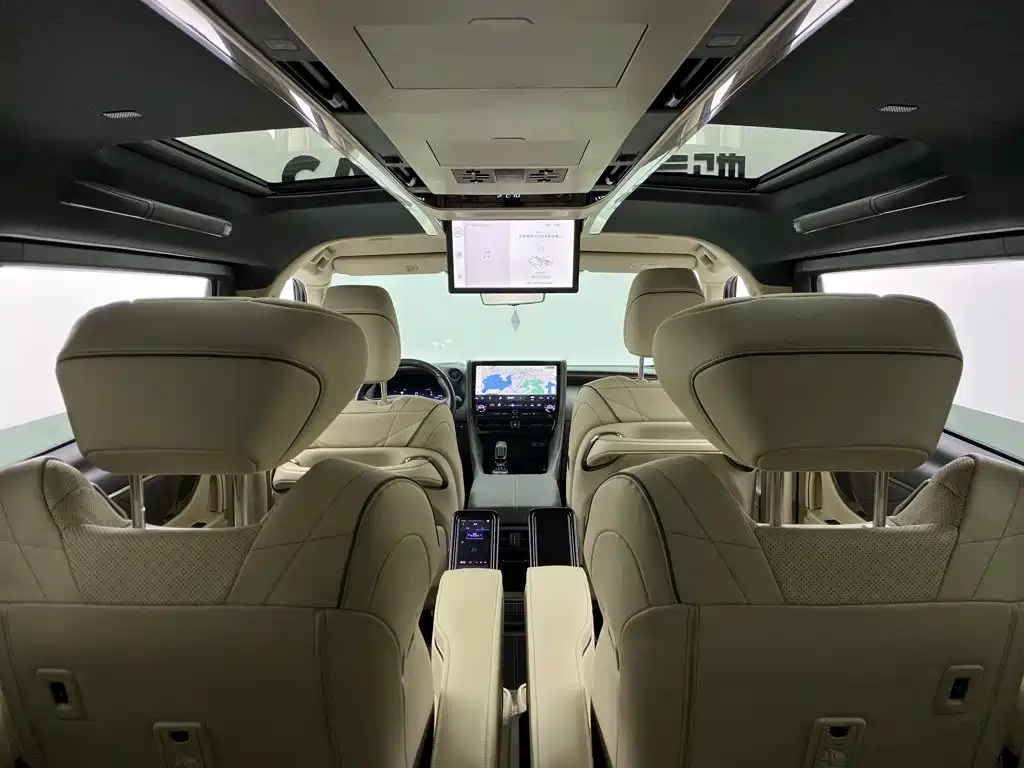 Toyota Alphard 2024 — фото 29