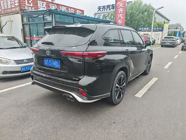 Toyota Crown Kluger 2023