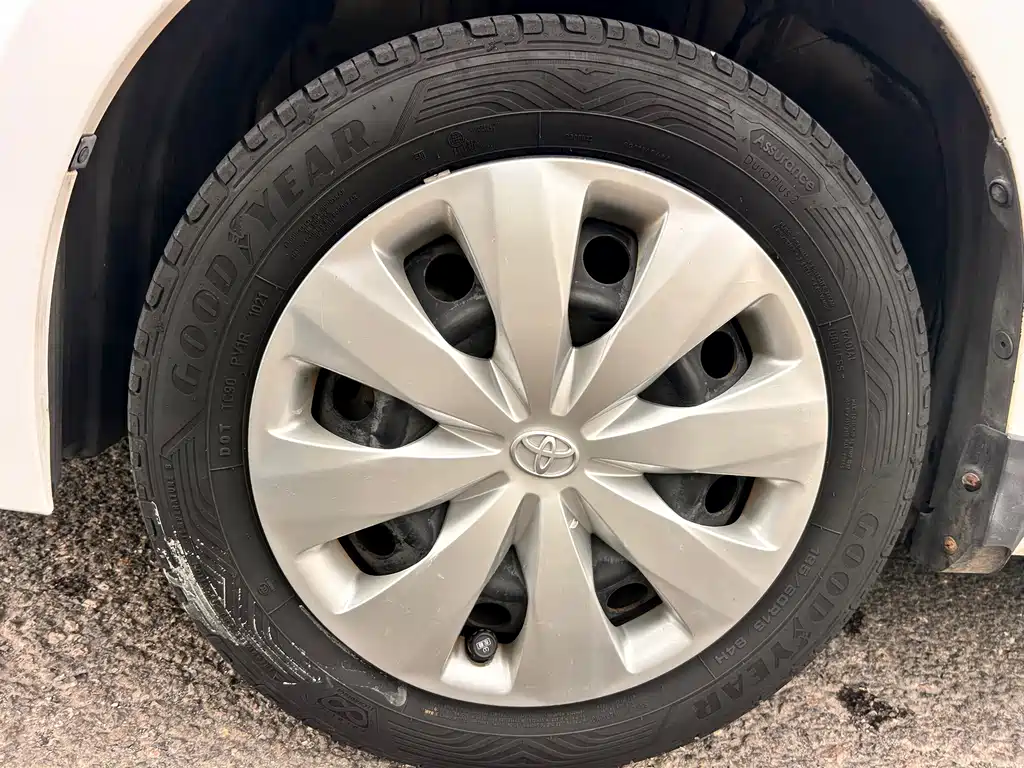 Toyota Yaris L 2015 — фото 12