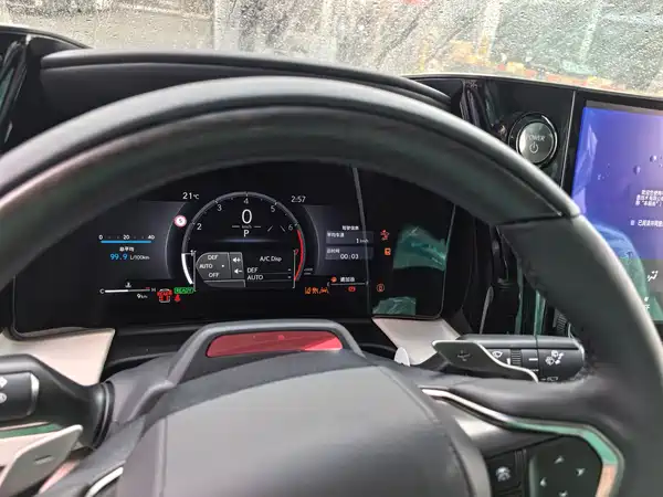 Lexus LM 2025