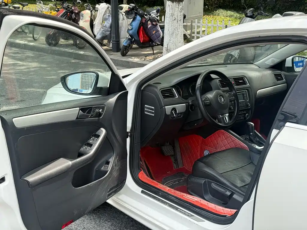 Volkswagen Sagitar 2015
