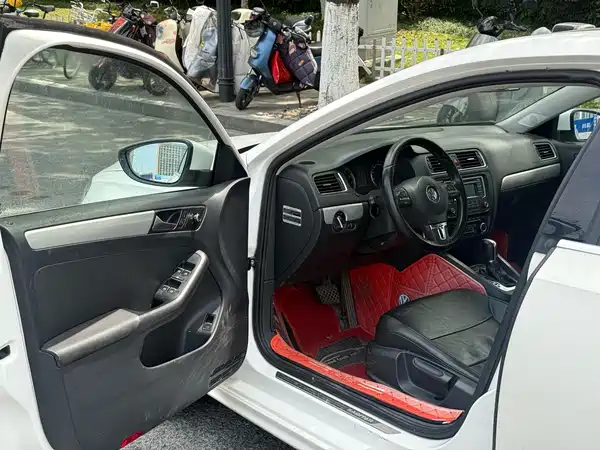 Volkswagen Sagitar 2015