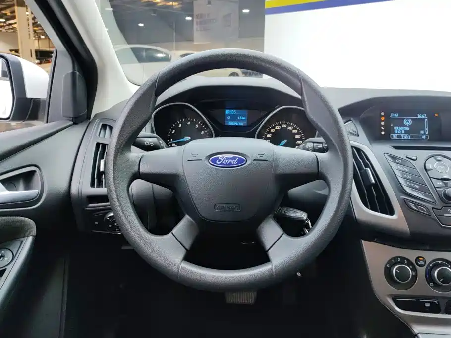 Ford Focus 2014 — фото 15