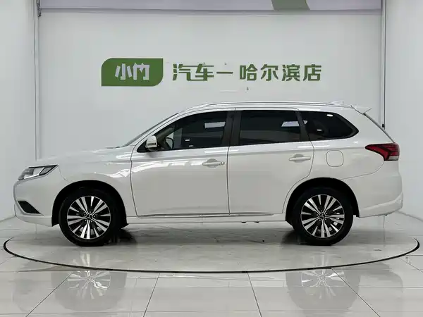 Mitsubishi Outlander 2023