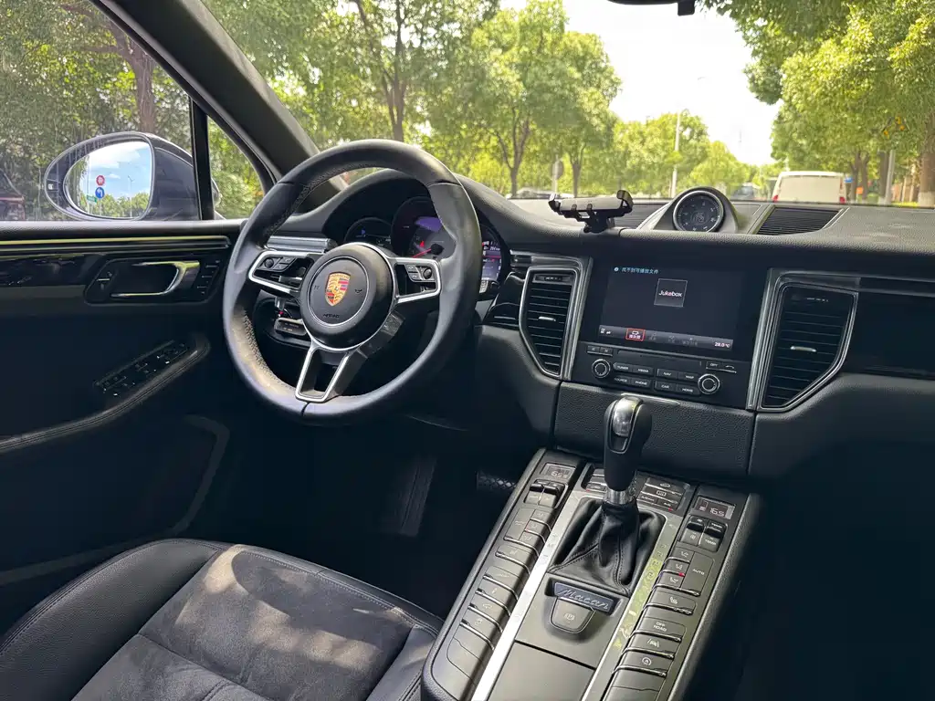 Porsche Macan 2017 — фото 14