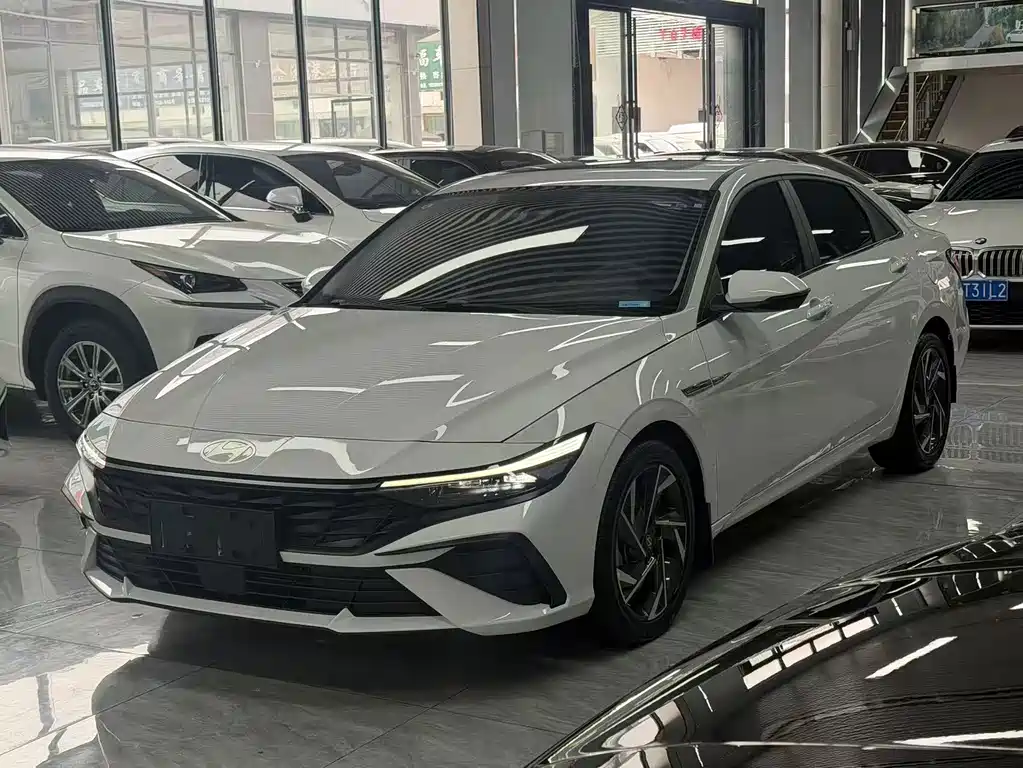 Hyundai Elantra 2023