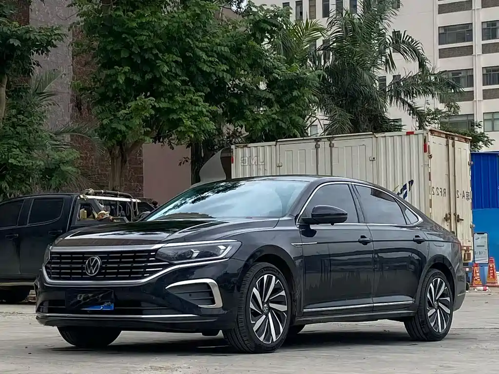 Volkswagen Passat 2024 — фото 1