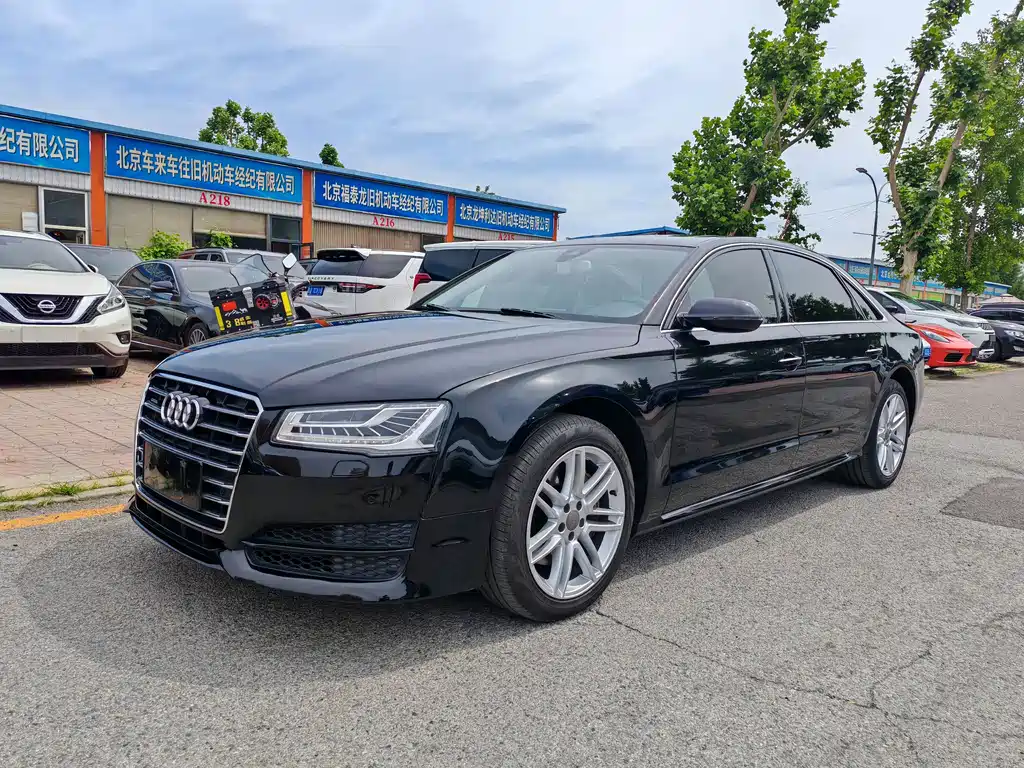 Audi A8 2018 — фото 1