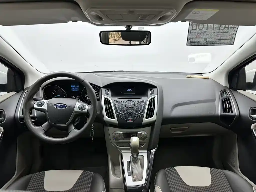 Ford Focus 2013 — фото 12