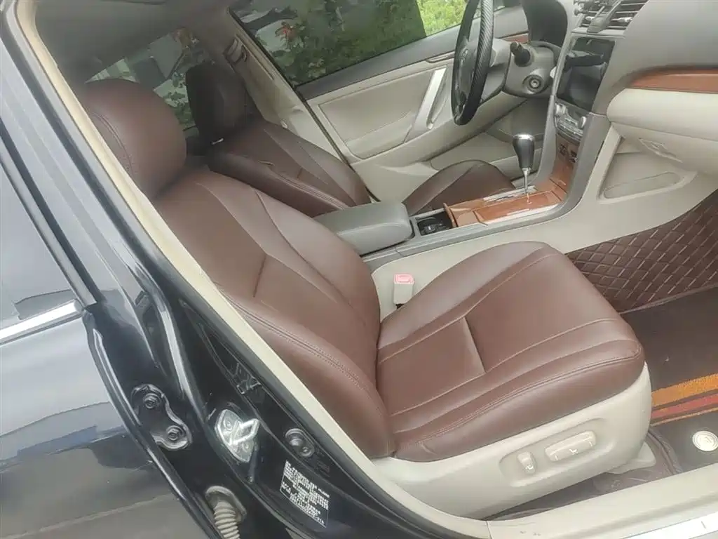 Toyota Camry 2015 — фото 25