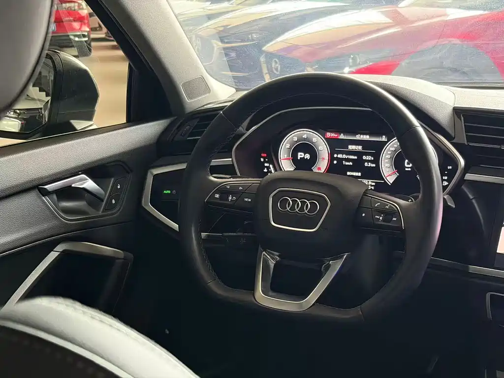 Audi Q3 2023 — фото 15