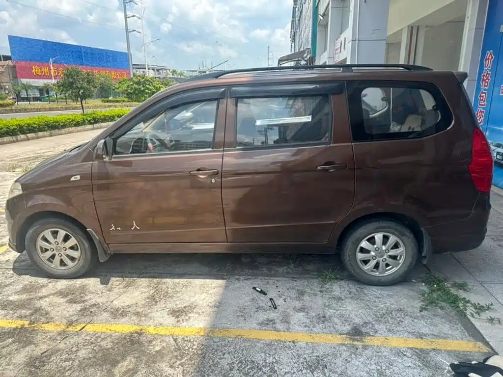 Wuling Hongguang 2015
