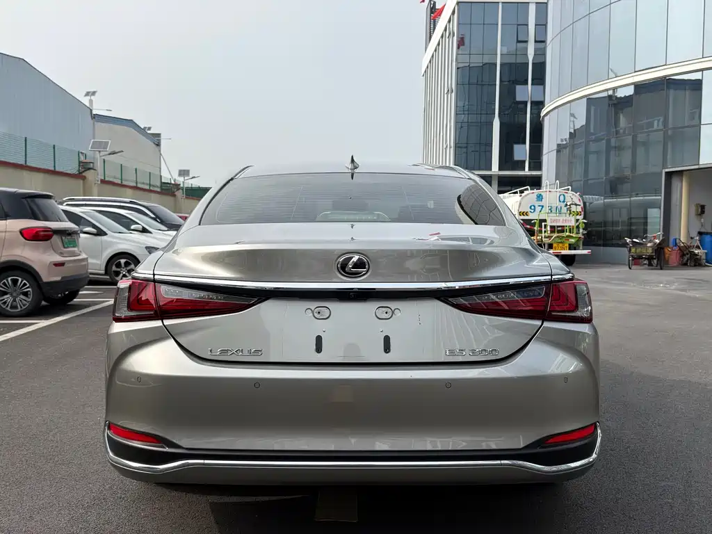 Lexus ES 2024 — фото 12