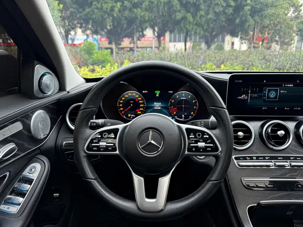 Mercedes-Benz C-Class 2019 — фото 19