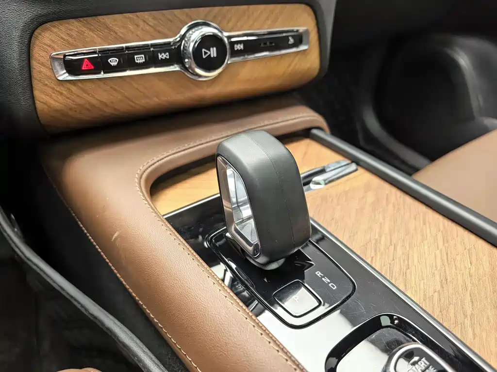 Volvo XC90 2025 — фото 11